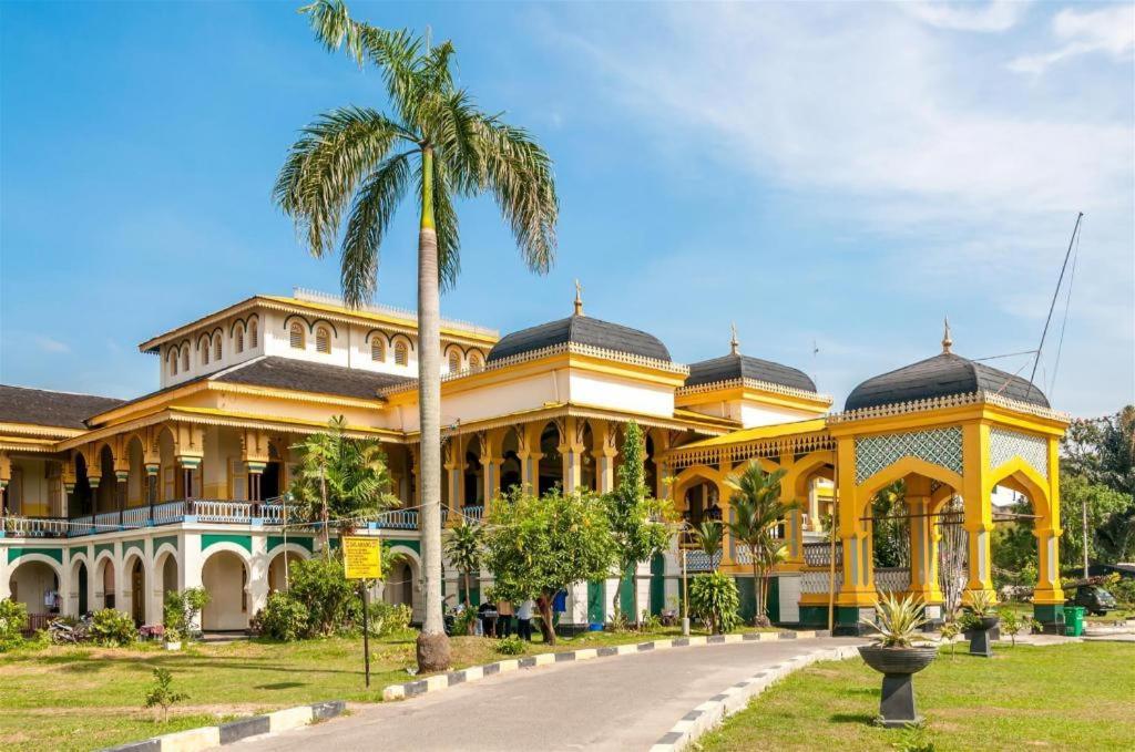 The Sulthan Darussalam Medan Exterior photo